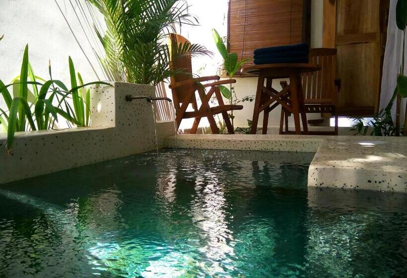 تختخواب و صبحانه The Mandana Villa Gili Air