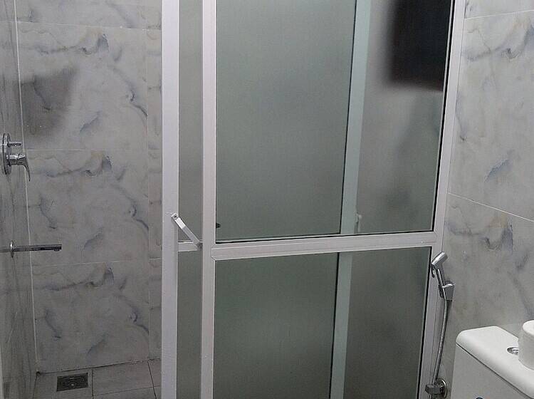 פונדק The Kaktus House At Airport