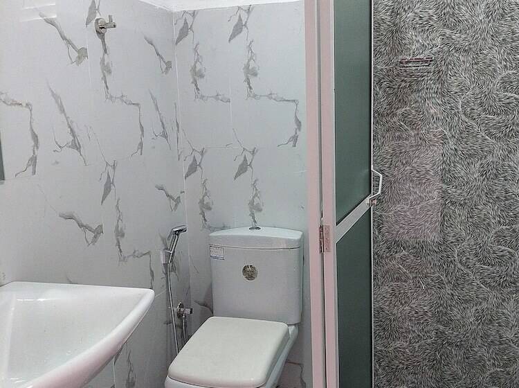 פונדק The Kaktus House At Airport