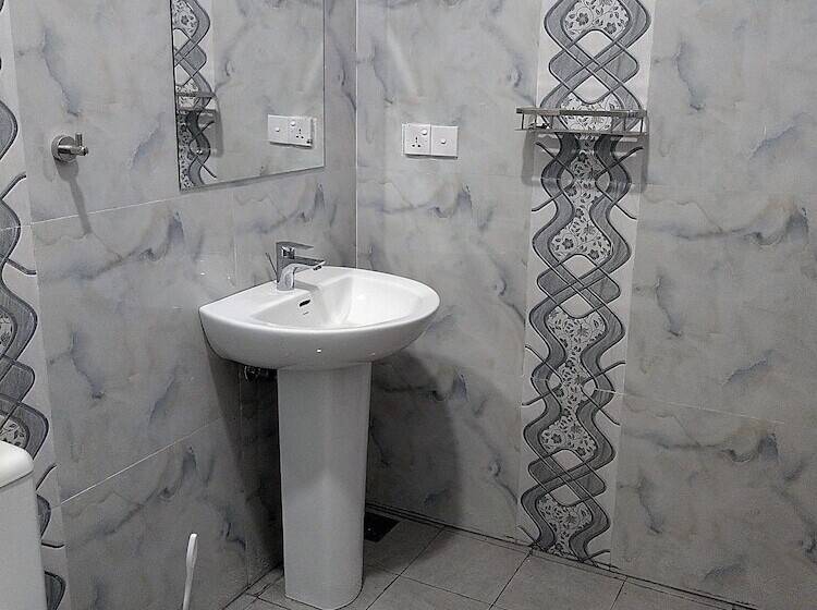 פונדק The Kaktus House At Airport