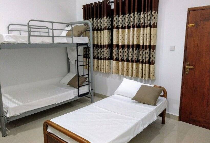 פונדק The Kaktus House At Airport