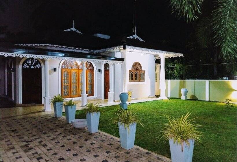 פונדק The Kaktus House At Airport