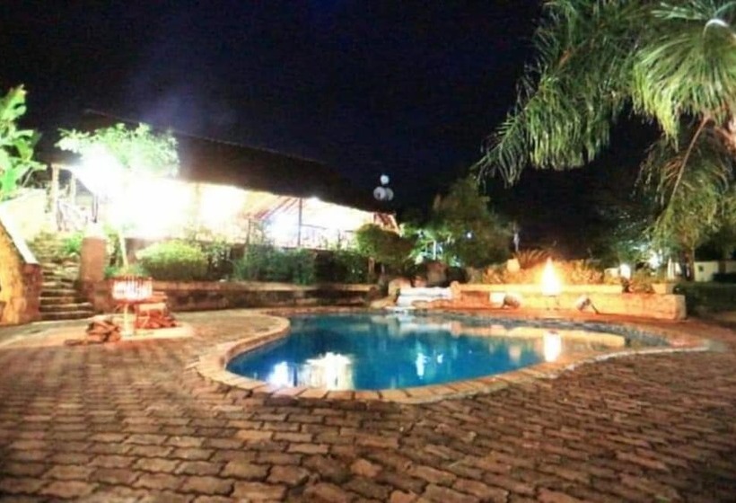 בית מלון כפרי African Rest Lodge