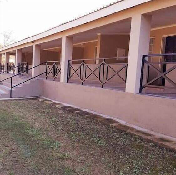 בית מלון כפרי African Rest Lodge