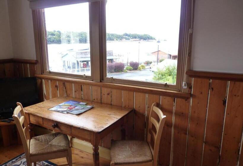 هتل Bushmans Cafe