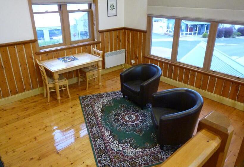 هتل Bushmans Cafe