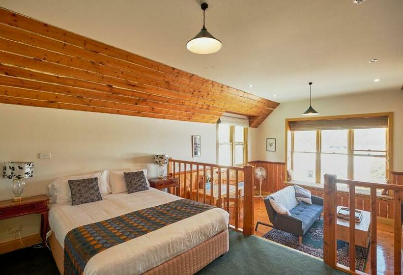 هتل Bushmans Cafe