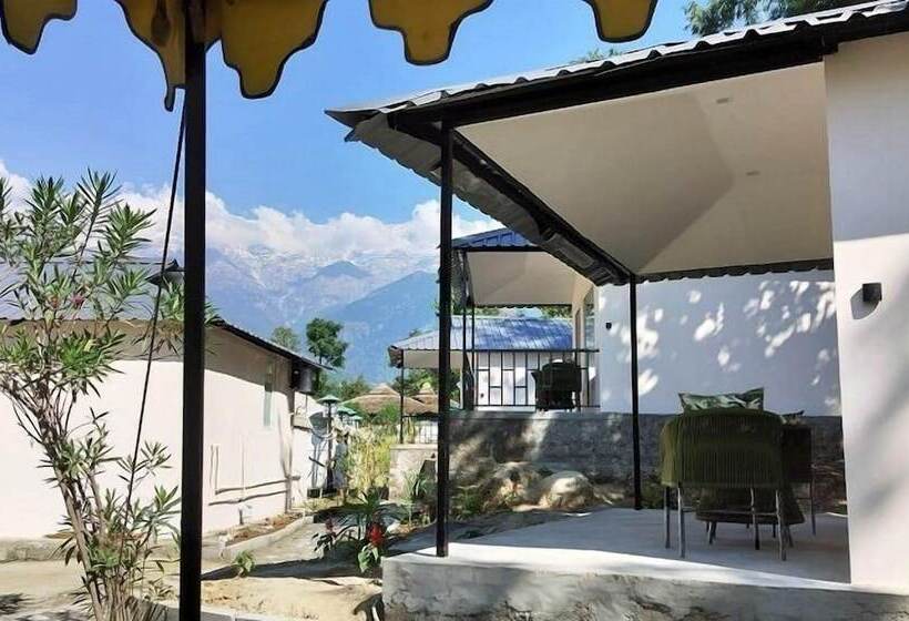 هتل Dev Bhoomi Farms & Cottages