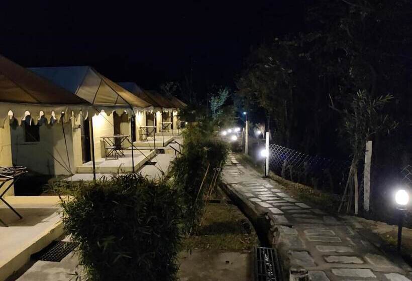 هتل Dev Bhoomi Farms & Cottages