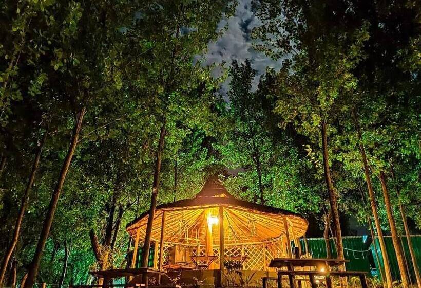 هتل Dev Bhoomi Farms & Cottages