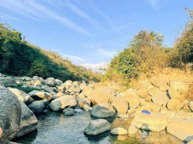 هتل Dev Bhoomi Farms & Cottages