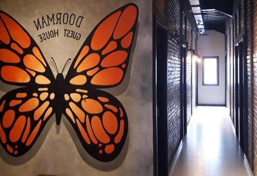 בית מלון כפרי Reddoorz Plus @ Doorman Guest House