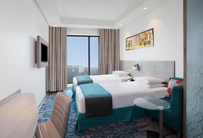 Отель Holiday Inn Express Kolkata Airport, An Ihg