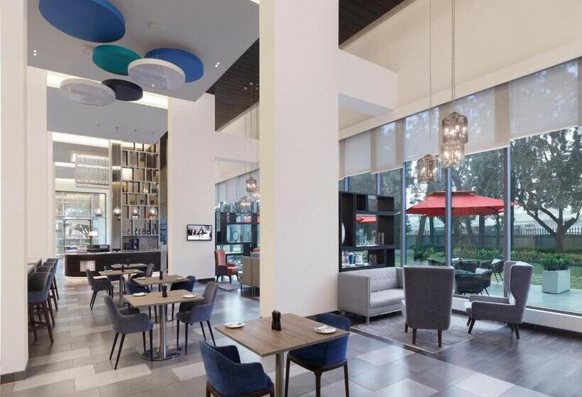 Отель Holiday Inn Express Kolkata Airport, An Ihg