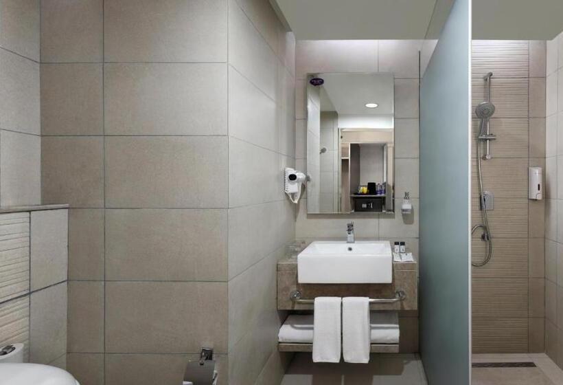 Отель Holiday Inn Express Kolkata Airport, An Ihg