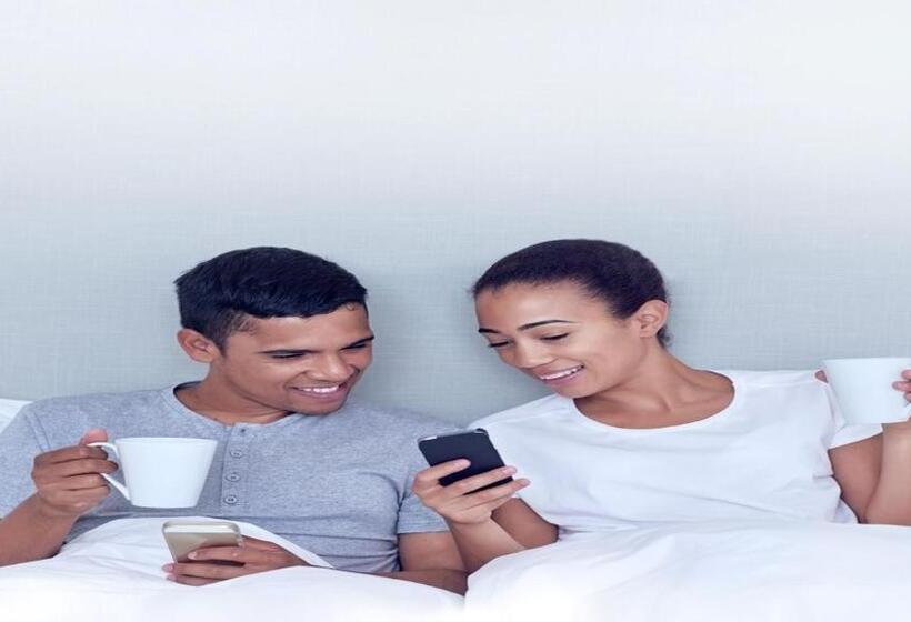 Отель Holiday Inn Express Kolkata Airport, An Ihg