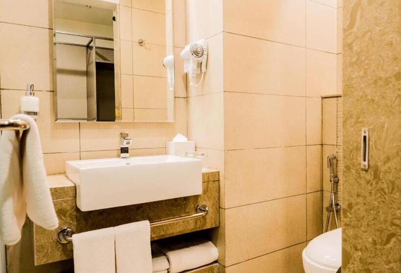 Отель Holiday Inn Express Kolkata Airport, An Ihg