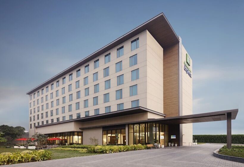 Отель Holiday Inn Express Kolkata Airport, An Ihg