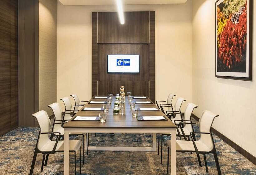 Отель Holiday Inn Express Kolkata Airport, An Ihg