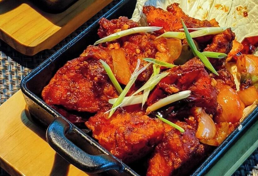 Отель Holiday Inn Express Kolkata Airport, An Ihg