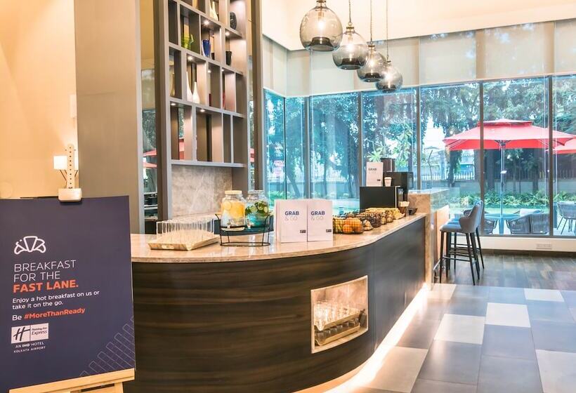 Отель Holiday Inn Express Kolkata Airport, An Ihg