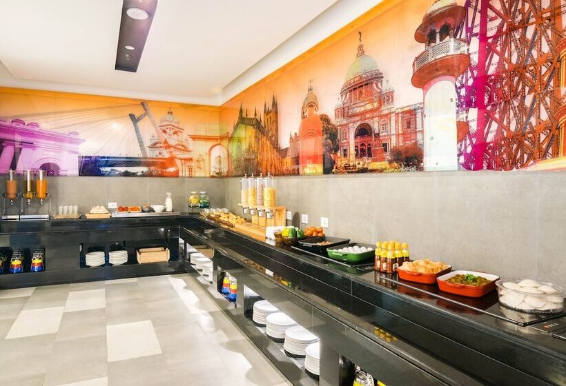 Отель Holiday Inn Express Kolkata Airport, An Ihg