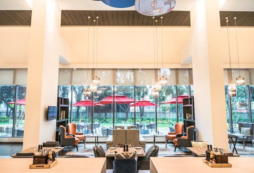 Отель Holiday Inn Express Kolkata Airport, An Ihg