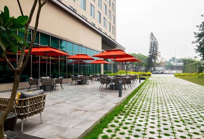 Отель Holiday Inn Express Kolkata Airport, An Ihg