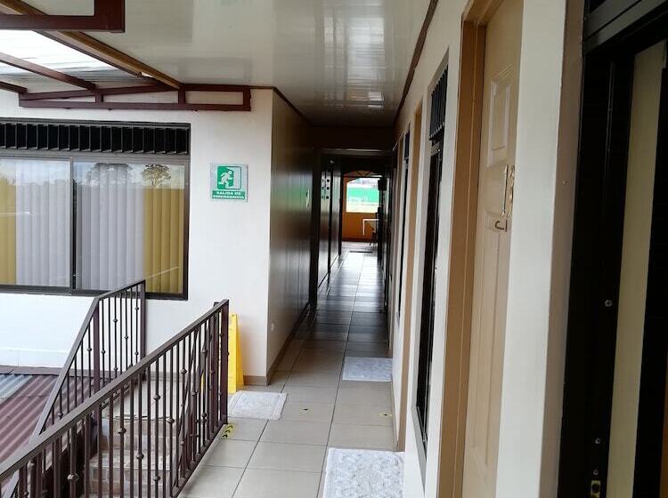 ホテル Hospedaje Yaldai