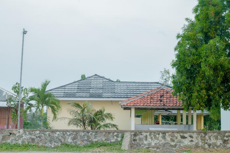 Отель Ratu Pantai By Oyo Rooms