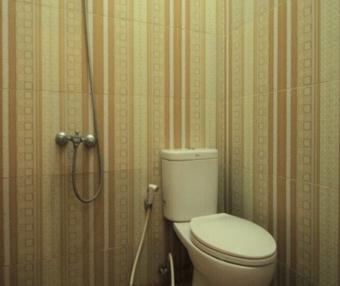 Отель Reddoorz At Andalas Asri