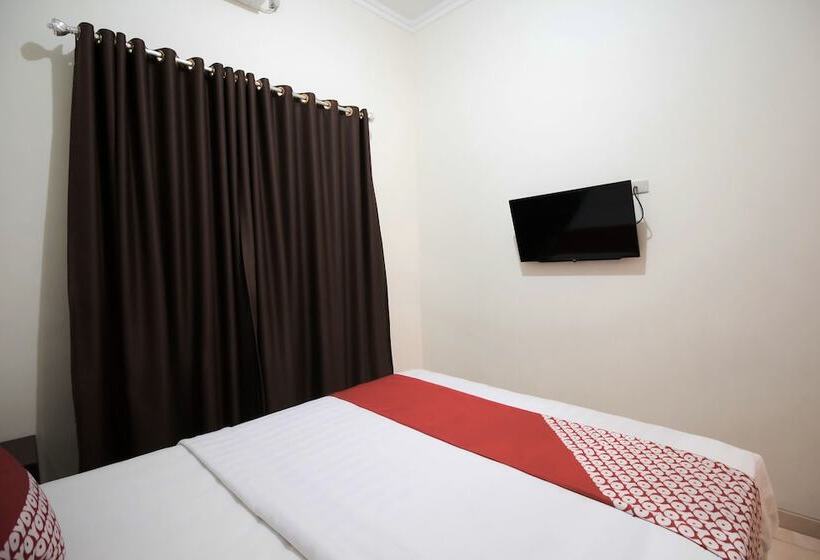 Отель Reddoorz At Andalas Asri