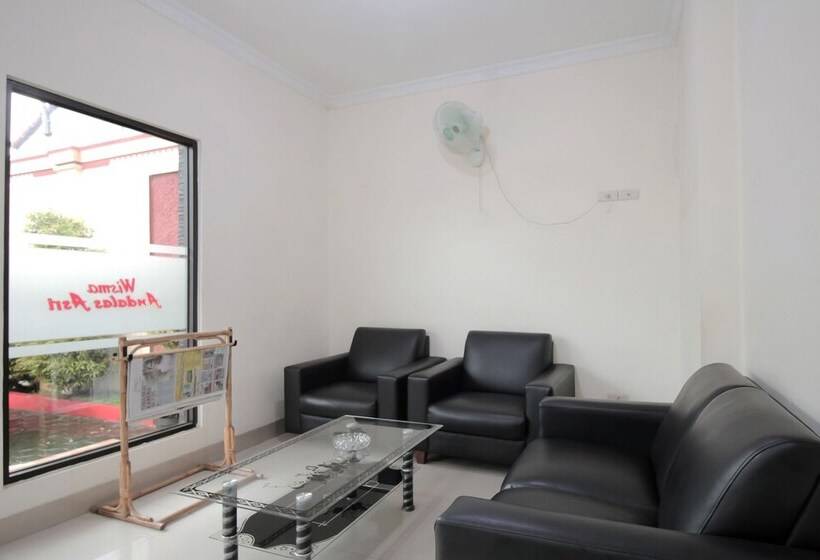 Отель Reddoorz At Andalas Asri