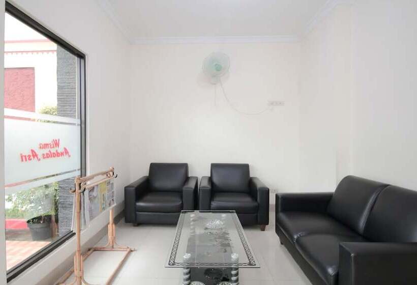 Отель Reddoorz At Andalas Asri