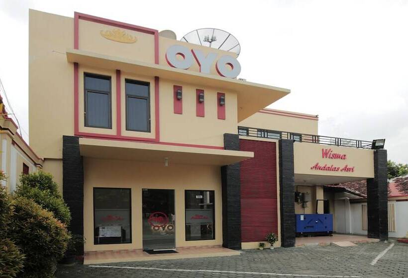 Отель Reddoorz At Andalas Asri