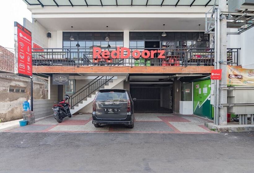 בית מלון כפרי Reddoorz Plus @ Doorman Guest House