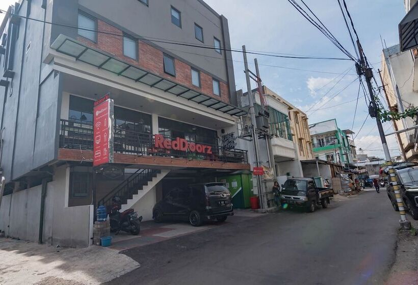 בית מלון כפרי Reddoorz Plus @ Doorman Guest House