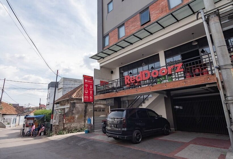 בית מלון כפרי Reddoorz Plus @ Doorman Guest House