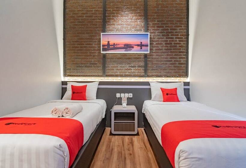 בית מלון כפרי Reddoorz Plus @ Doorman Guest House