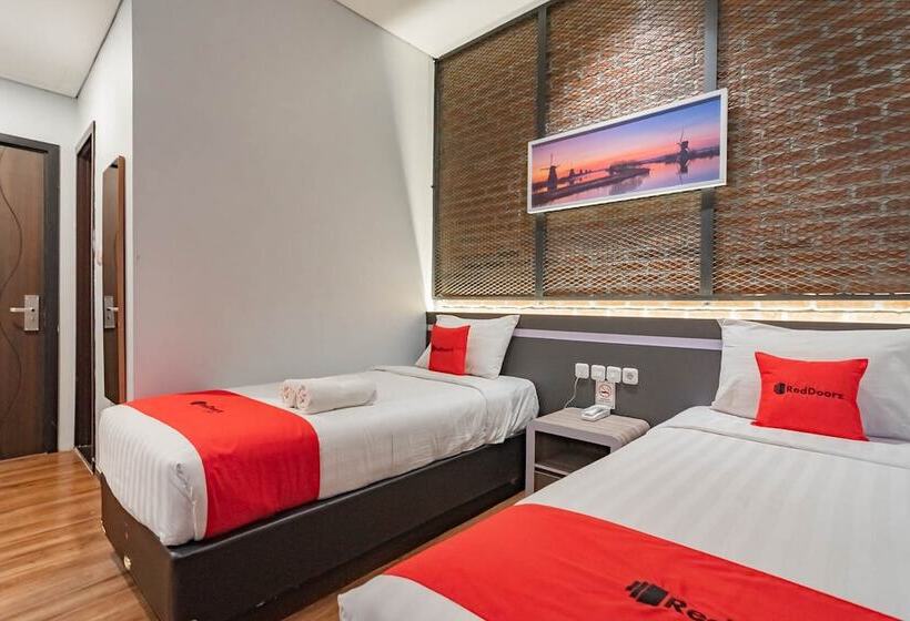 בית מלון כפרי Reddoorz Plus @ Doorman Guest House