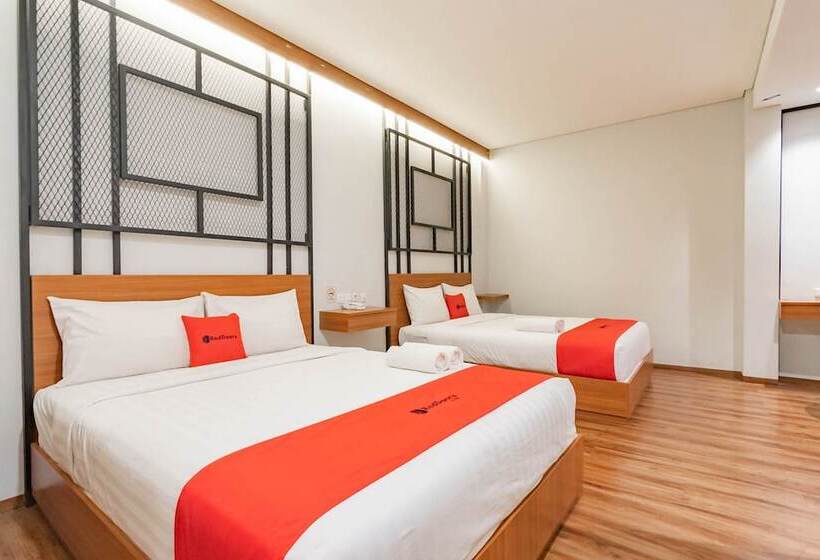 בית מלון כפרי Reddoorz Plus @ Doorman Guest House