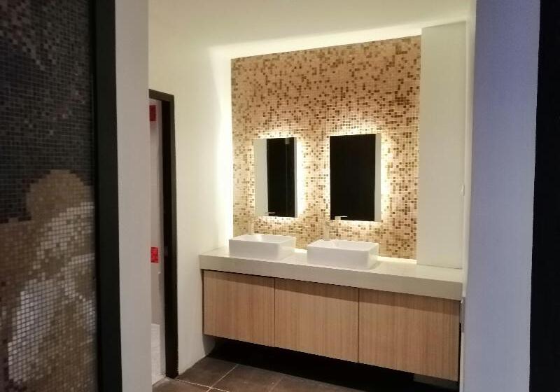 هتل Rupert A Baler