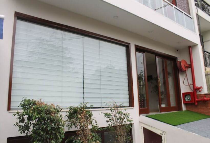 Отель The Indigo Stay