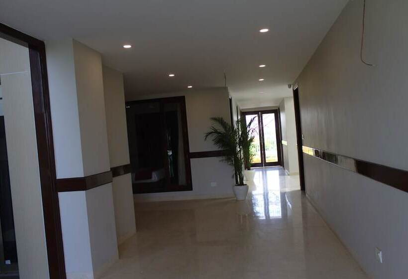 Отель The Indigo Stay