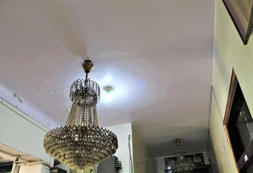 Пансион Central Guest House