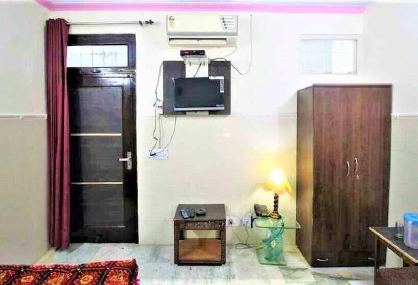 Пансион Central Guest House