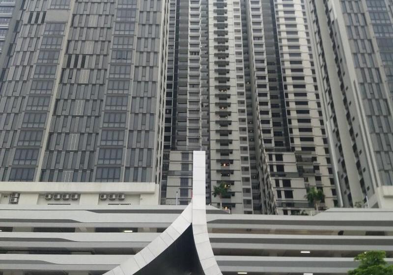 פנסיון Ezzyhome Medini