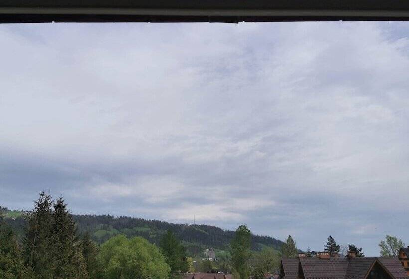 پانسیون Willa Senator