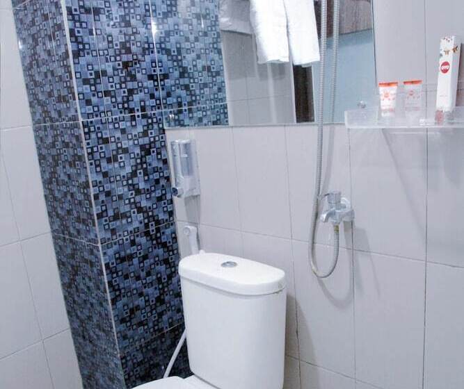 R Four Hotel By Oyo Rooms