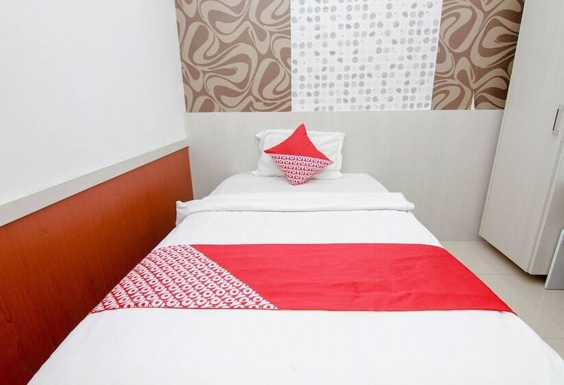 R Four Hotel By Oyo Rooms